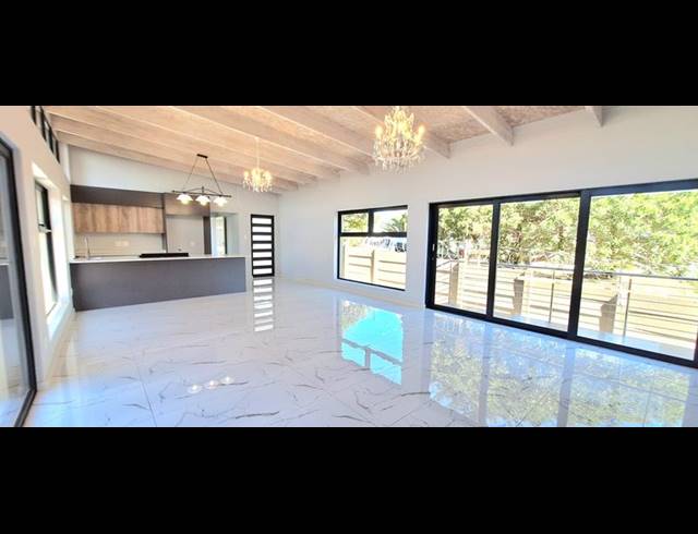 3 BEDROOM TOWNHOUSE FOR SALE IN HARTENBOS HEUWELS